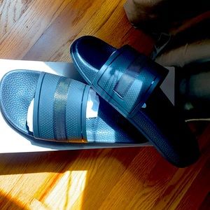 Kenneth Cole Black slide